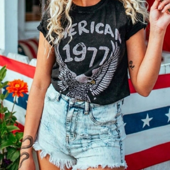 Authentic American 1977 Graphic Tee - Picture 8 of 10